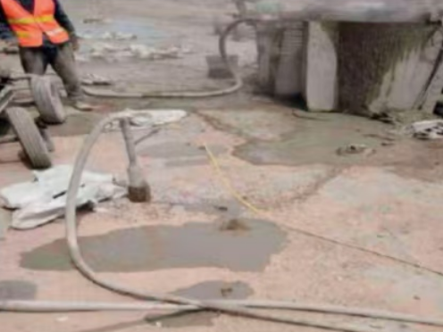 海城水泥混凝土路面板底注浆技术 路面脱空注浆整治方案