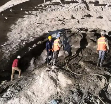 海城隧道拱顶带模注浆料，微膨胀注浆料的特点及施工工艺